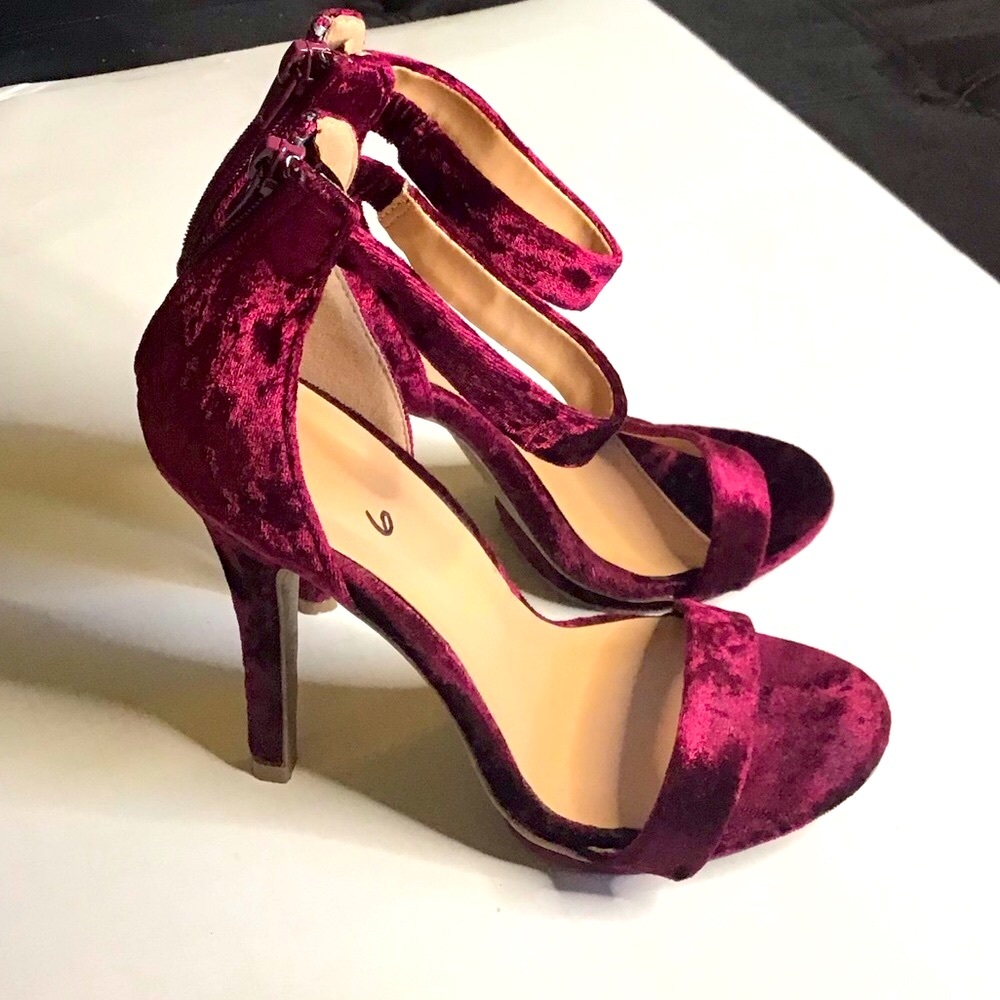 Merlot Velvet platform stiletto Heels size 6